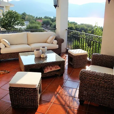 Villa Waterfront Mediterranean